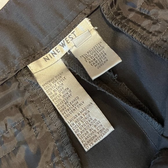 NINE WEST Capri Pants Size 10 Slate Gray Slight Stretch Zip Up Golf - Picture 6 of 13